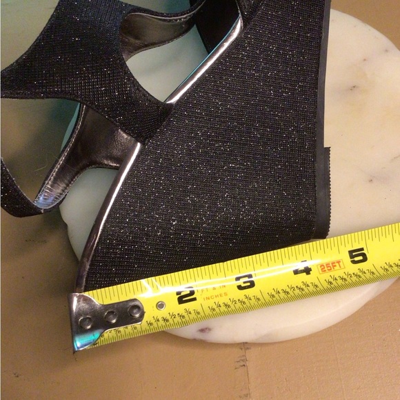 BETSYVILLE SHINE/BLACK WEDGES - Picture 4 of 6